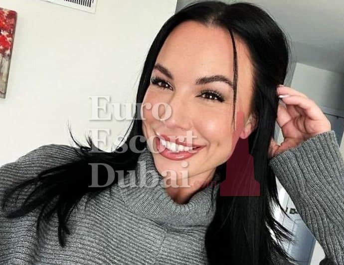 Valerie, 28, escort in Abu Dhabi — black hair, 179 cm (photo 1 of 4)