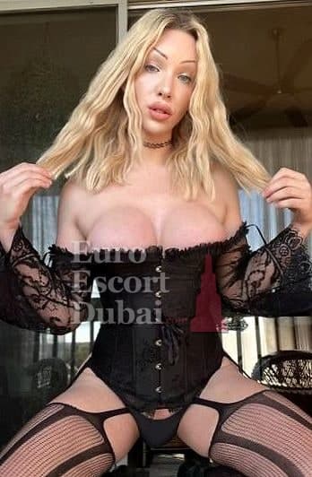 Esther, 28, escort in Dubai — blonde hair, British (photo 7 of 11)