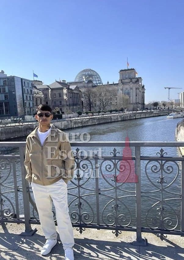 Jun, 22, escort in Dubai — 170 cm, black hair (photo 2 of 7)