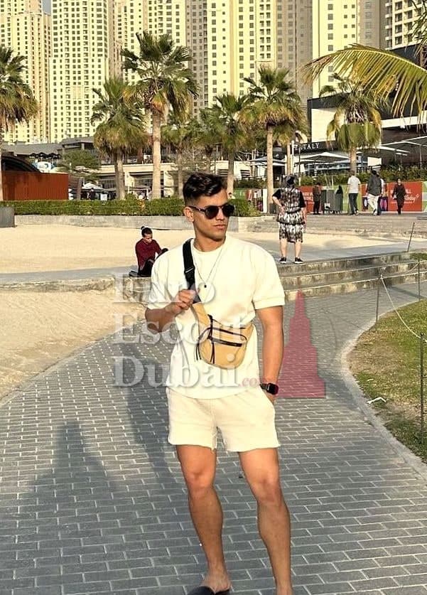 Tomas, 28, escort in Abu Dhabi — 178 cm, brown hair (photo 10 of 10)