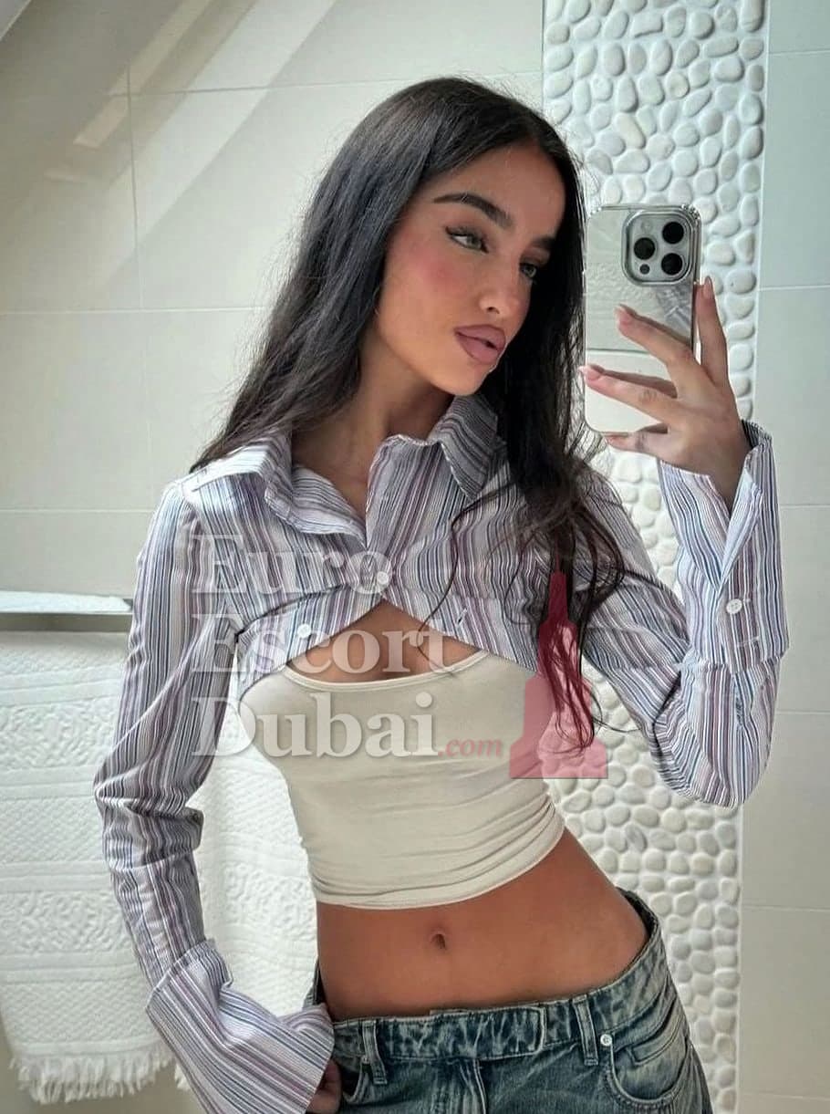 Molly, 21, escort in Dubai — 170 cm, brown hair (photo 3 of 5)