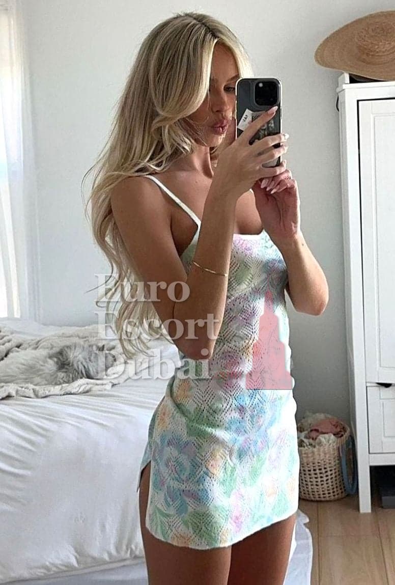 Selena, 24, escort in Dubai — 170 cm, blonde hair (photo 6 of 10)