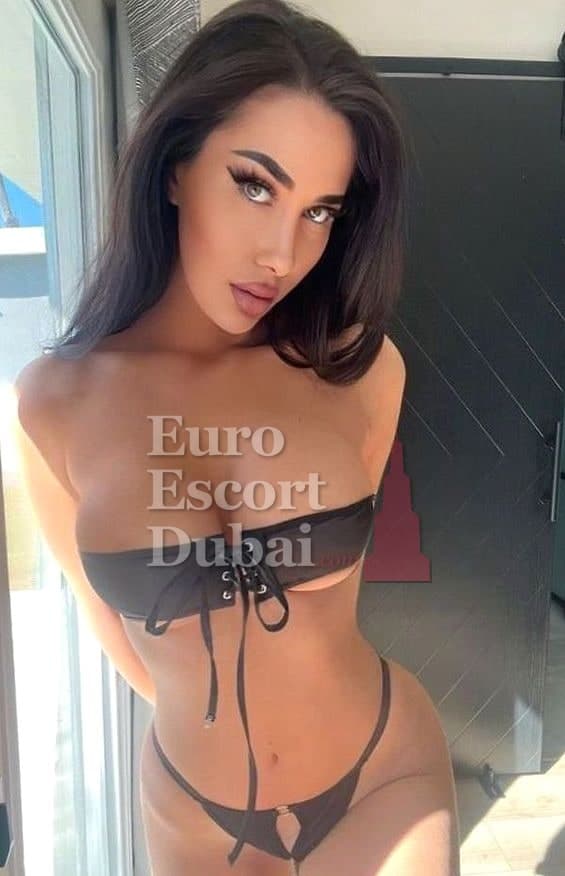 Tina, 24, escort in Ajman — black hair, 170 cm (photo 1 of 9)