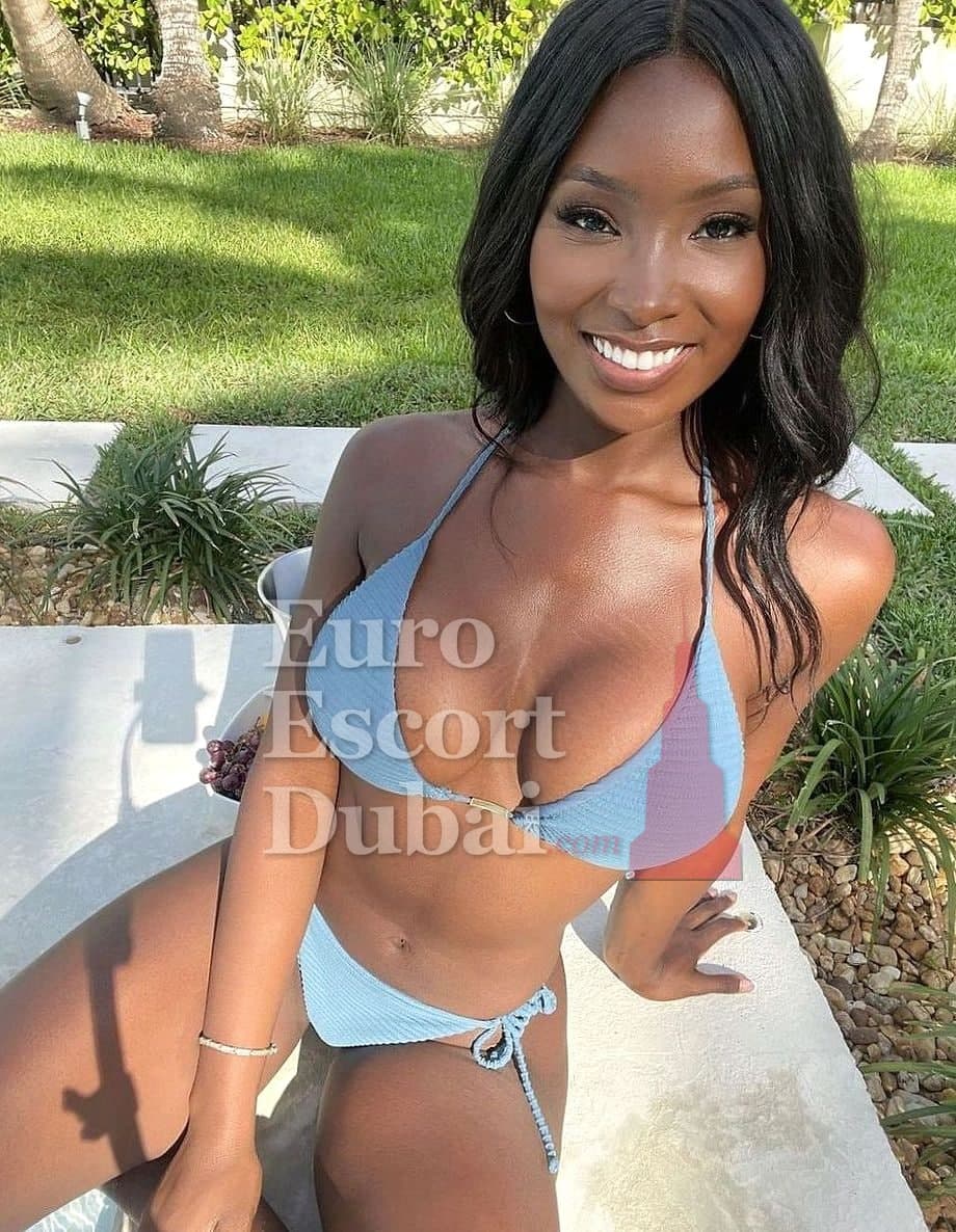 Imani, 27, escort in Dubai — 168 cm, black hair (photo 4 of 5)