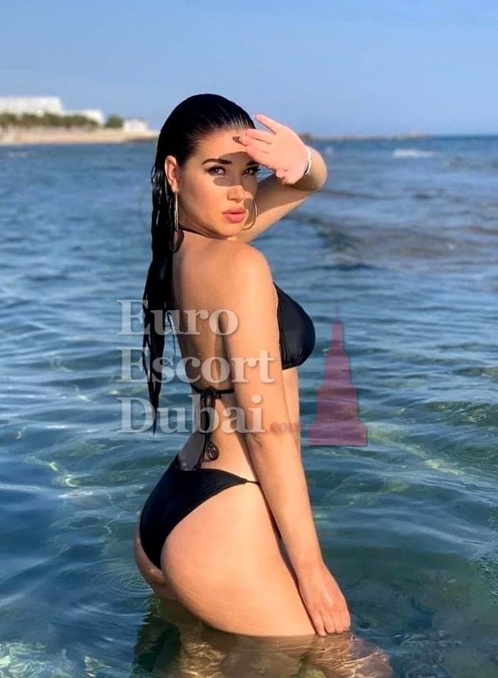 Avery, 21, escort in Sharjah — French, 170 cm (photo 5 of 6)