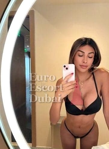 Fernanda, 22, escort in Abu Dhabi — brown hair, Colombian (photo 4 of 13)