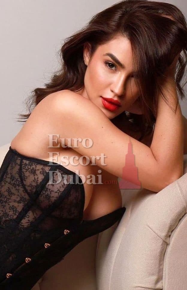 Belinda, 26, escort in Dubai — brown hair, British (photo 10 of 10)
