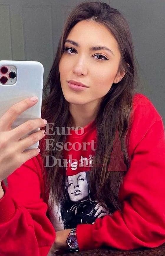 Ruby, 34, escort in Dubai — 167 cm, brown hair (photo 2 of 7)