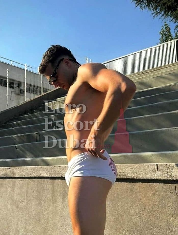 Jared, 27, escort in Dubai — 178 cm, black hair (photo 4 of 12)
