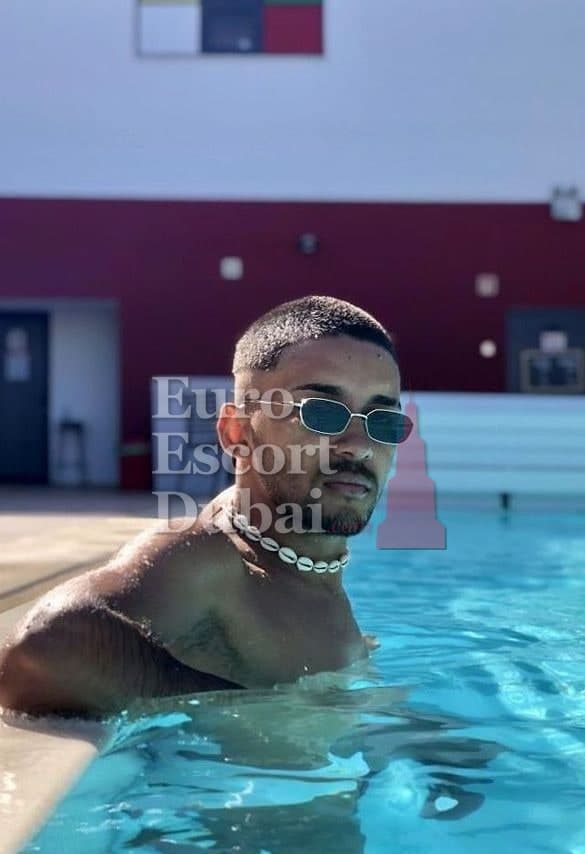 Omar, 27, escort in Dubai — black hair, 178 cm (photo 5 of 7)