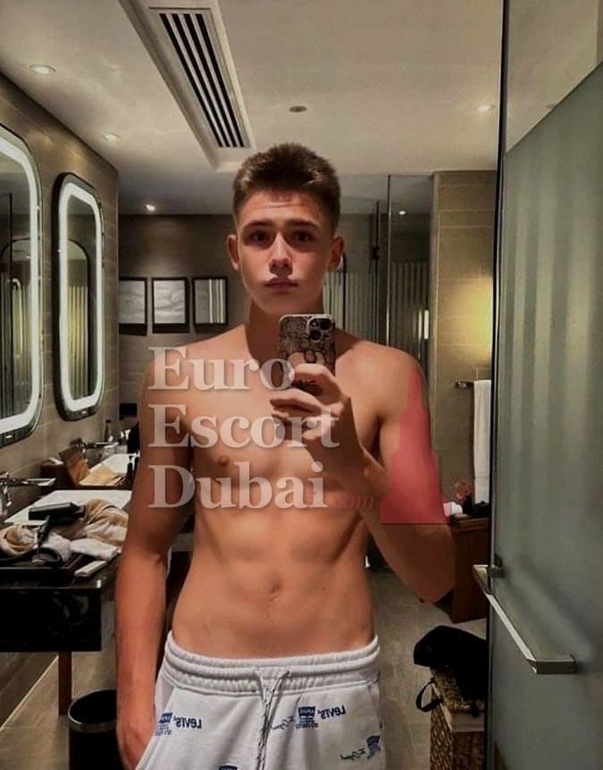 Evan, 18, escort in Dubai — brown hair, 185 cm (photo 13 of 13)