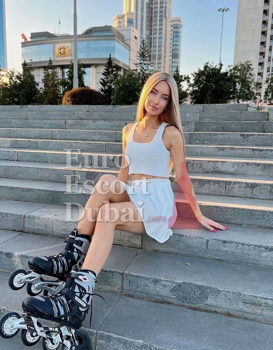 Tamar, 22, escort in Dubai — 173 cm, blonde hair (photo 4 of 5)