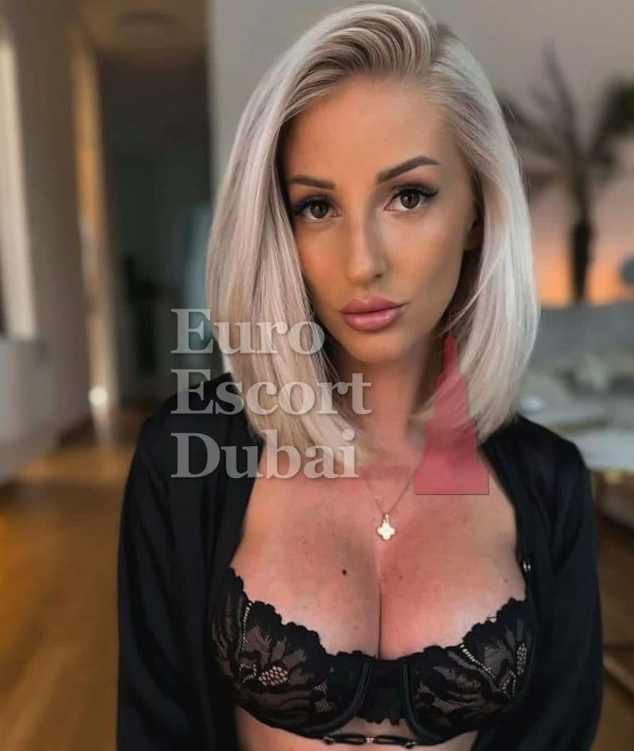 Dakota, 28, escort in Abu Dhabi — 170 cm, blonde hair (photo 6 of 10)