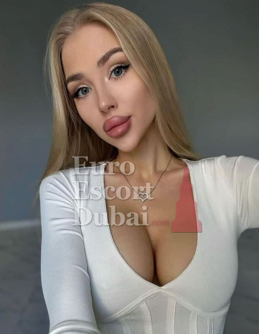 Maelle, 23, escort in Dubai — blonde hair, 170 cm (photo 5 of 10)