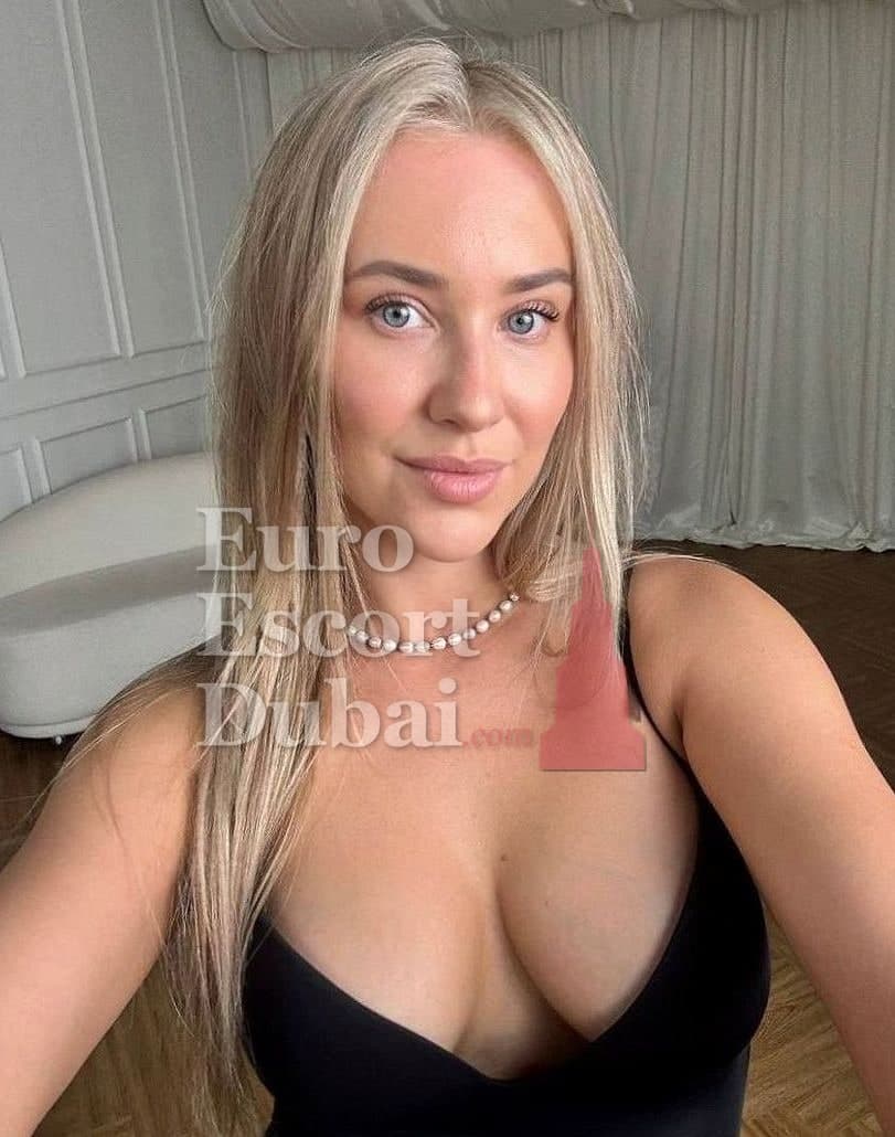 Meruert, 24, escort in Dubai — 152 cm, brown hair (photo 6 of 13)