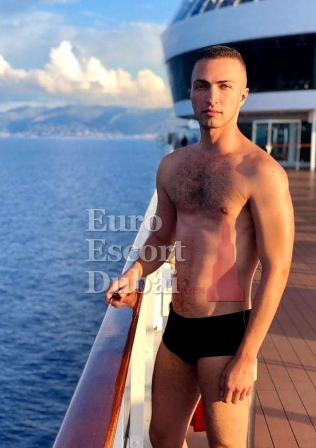 Finn, 25, escort in Dubai — brown hair, 188 cm (photo 11 of 12)