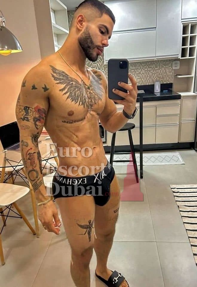 Nasser, 26, escort in Dubai — 170 cm, black hair (photo 2 of 13)