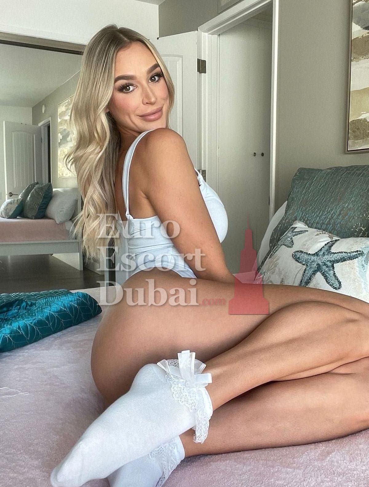 Yulia, 26, escort in Dubai — blonde hair, 166 cm (photo 3 of 6)