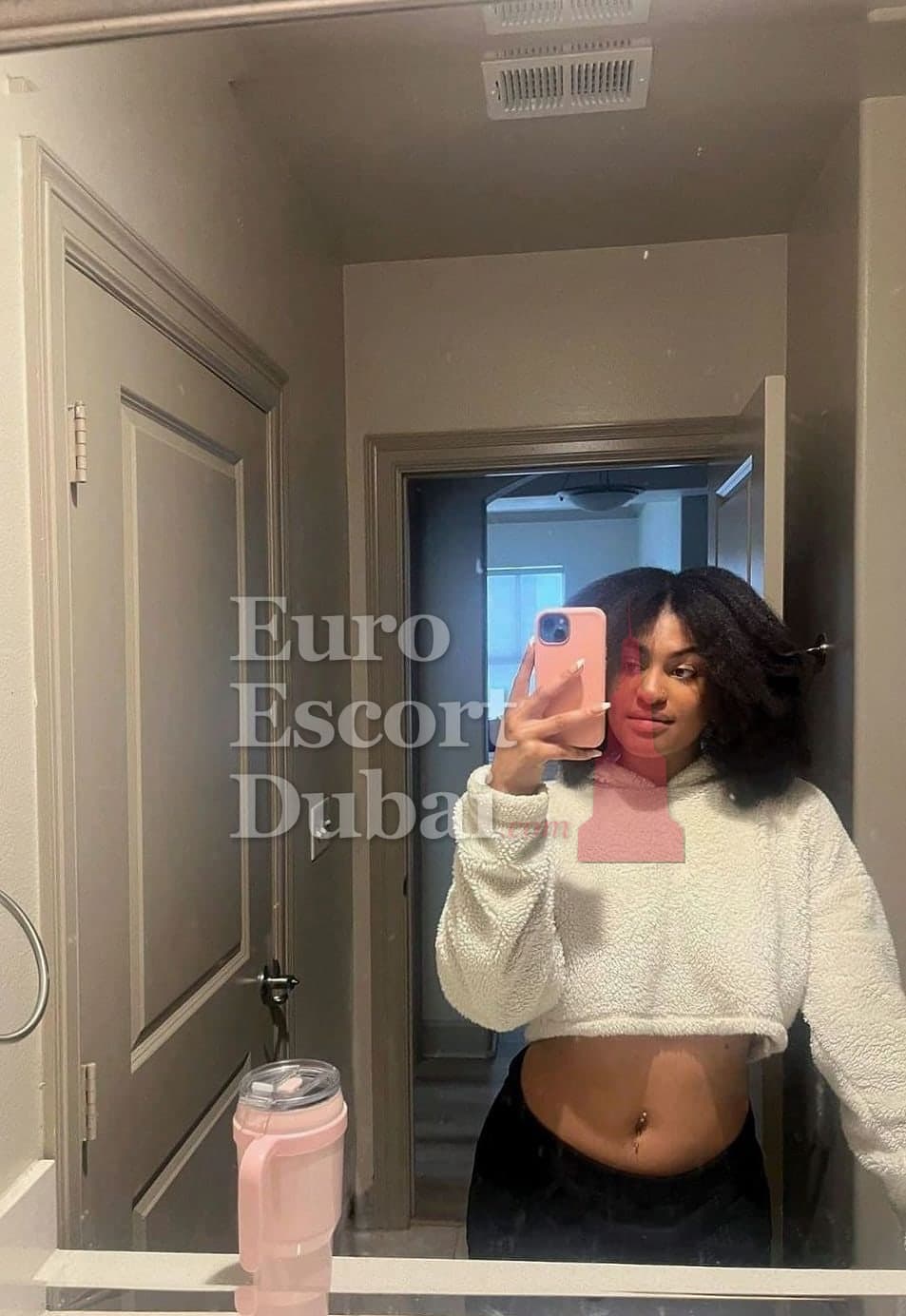 Zola, 26, escort in Dubai — French, 168 cm (photo 2 of 6)