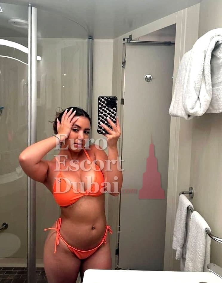 Zelie, 27, escort in Dubai — 171 cm, black hair (photo 3 of 5)