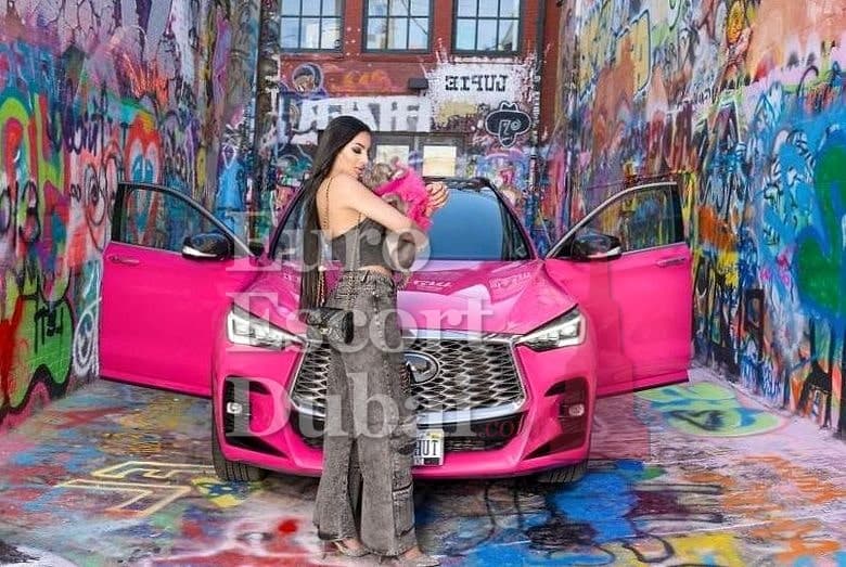 Livia, 23, escort in Dubai — 170 cm, black hair (photo 9 of 13)