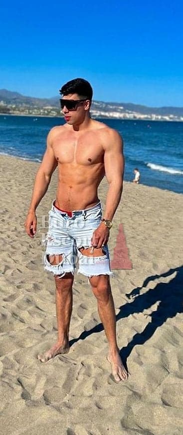 Oleg, 28, escort in Dubai — 185 cm, black hair (photo 2 of 13)