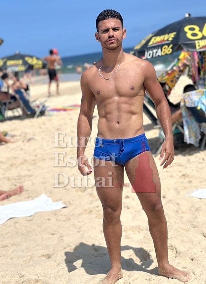 Matteo, 23, escort in Dubai — black hair, 173 cm (photo 3 of 9)