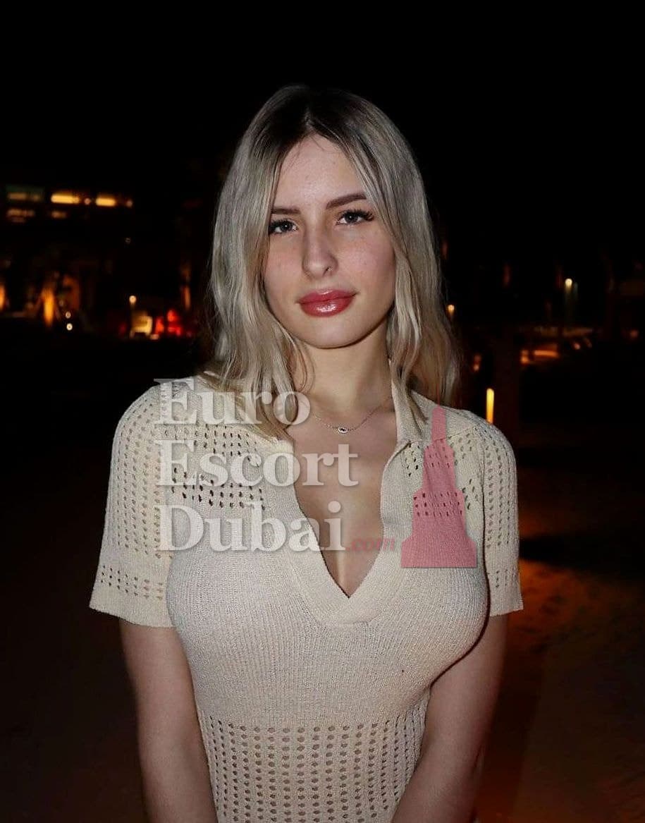 Sigrid, 26, escort in Dubai — 167 cm, blonde hair (photo 2 of 7)