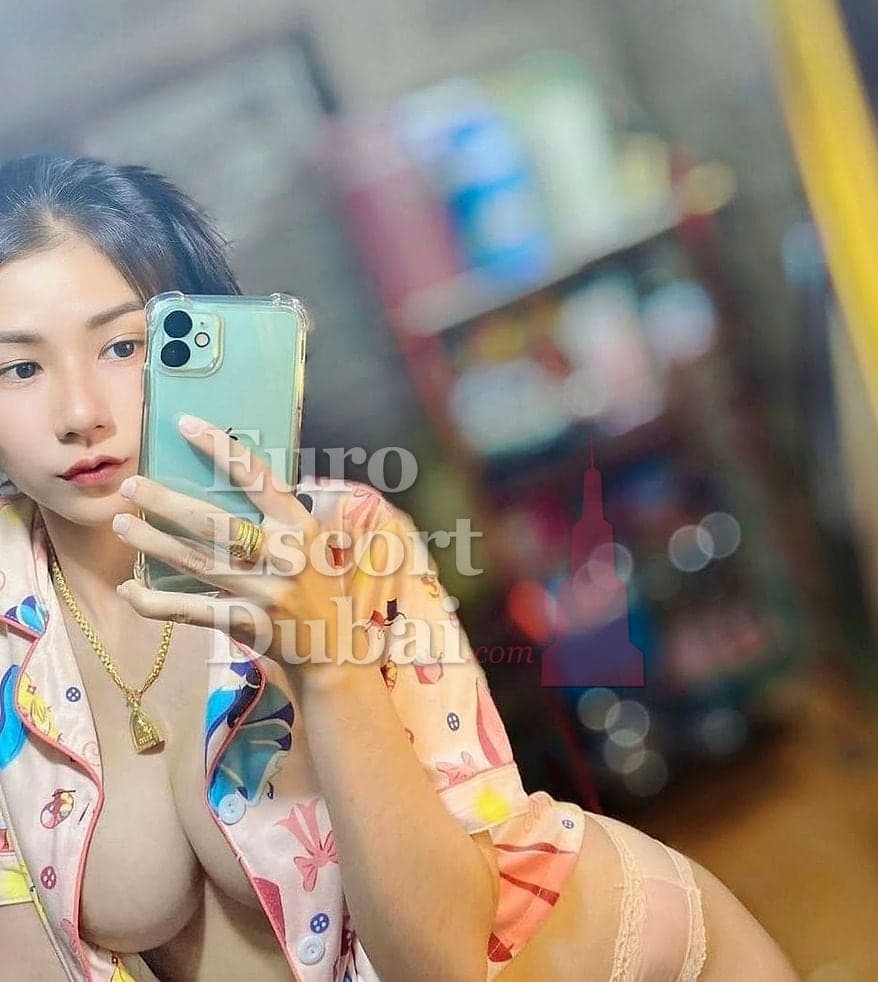 Rowena, 25, escort in Dubai — 167 cm, black hair (photo 2 of 6)