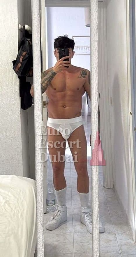 Andrei, 29, escort in Dubai — 170 cm, black hair (photo 6 of 11)