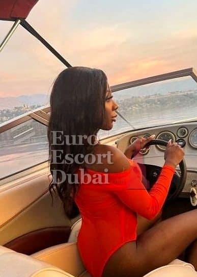 Carmela, 21, escort in Dubai — black hair, Brazilian (photo 10 of 10)