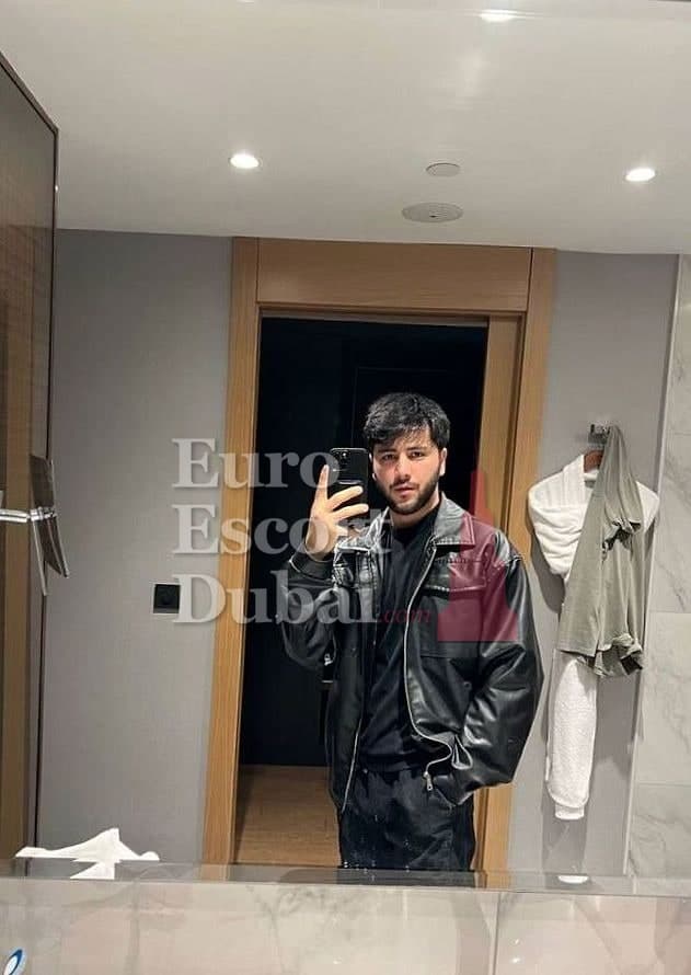Caleb, 21, escort in Dubai — 178 cm, black hair (photo 4 of 12)