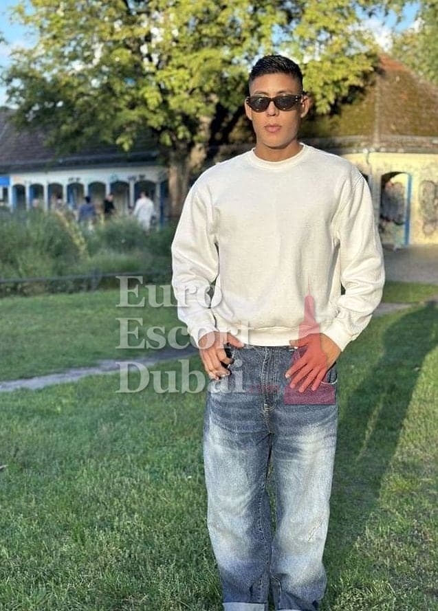 Ricardo, 25, escort in Sharjah — 180 cm, black hair (photo 6 of 7)