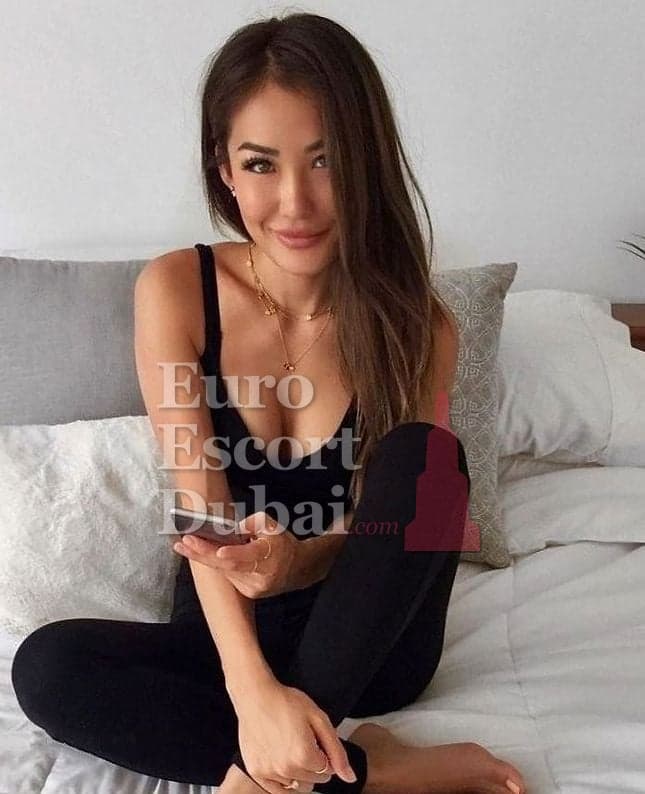 Autumn, 26, escort in Dubai — 168 cm, black hair (photo 4 of 6)
