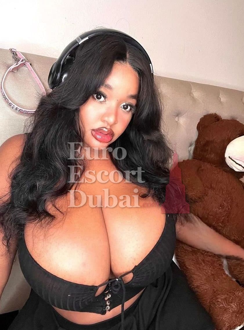 Iman, 25, escort in Dubai — Emirati, 174 cm (photo 5 of 7)