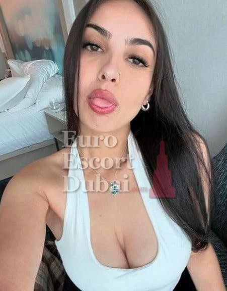 Lorena, 27, escort in Dubai — black hair, 155 cm (photo 1 of 9)