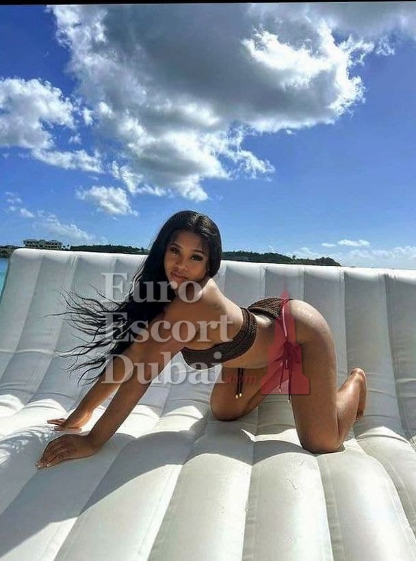 Asha, 25, escort in Dubai — 156 cm, black hair (photo 2 of 4)