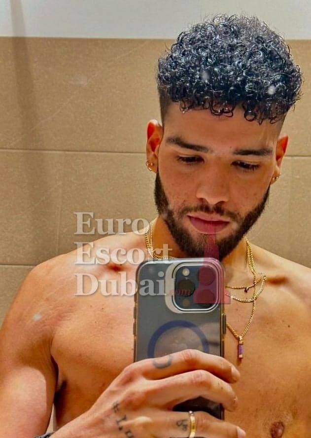 Joao, 28, escort in Abu Dhabi — black hair, 185 cm (photo 9 of 10)