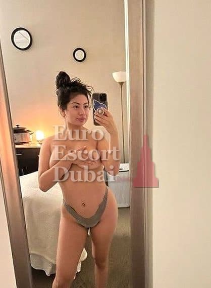 Noura, 26, escort in Dubai — 172 cm, brown hair (photo 2 of 5)