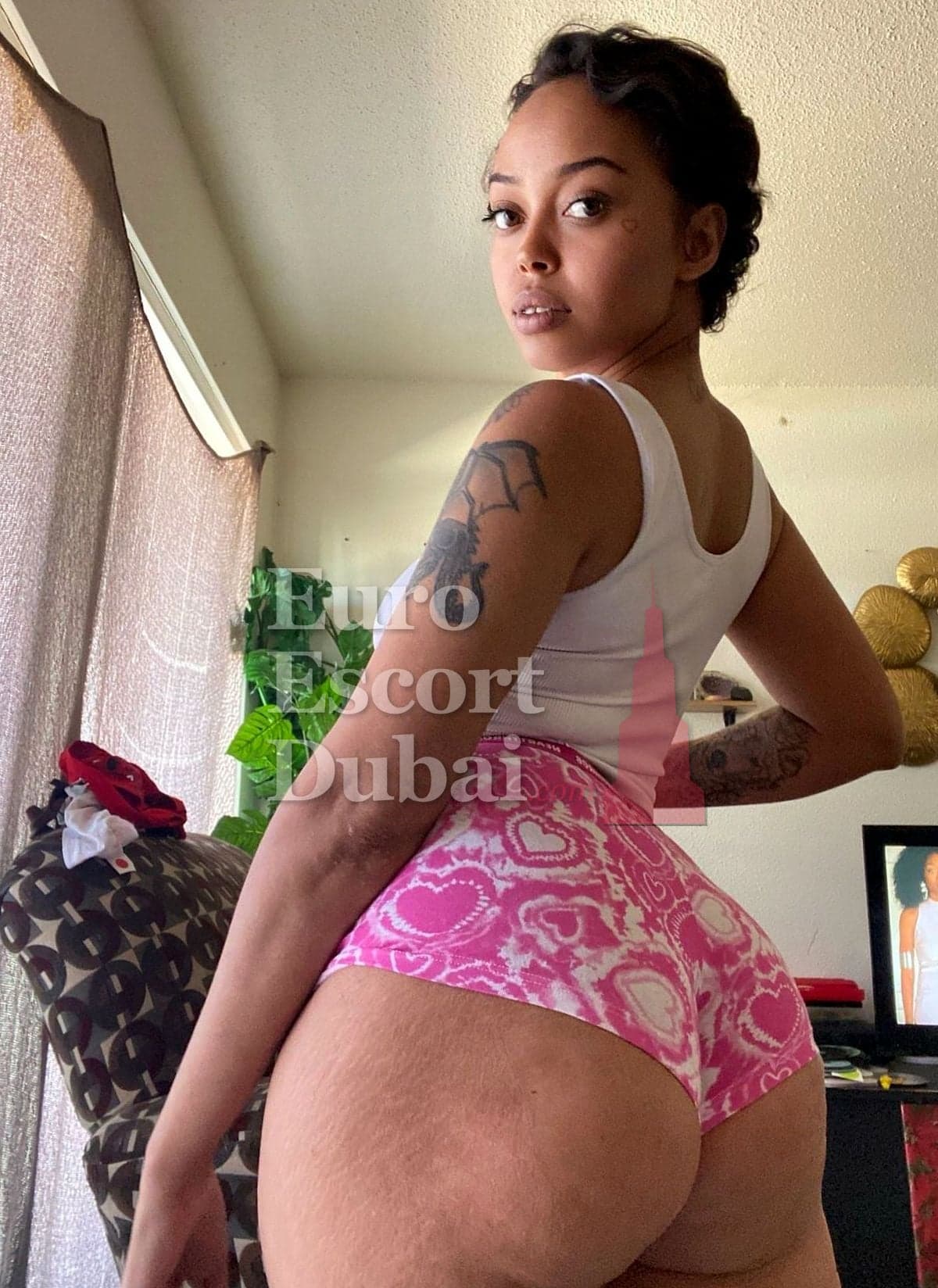 Malaika, 29, escort in Dubai — Canadian, 176 cm (photo 2 of 5)