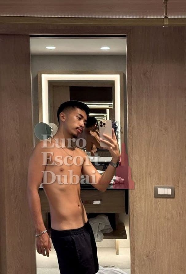 Leon, 23, escort in Dubai — 170 cm, black hair (photo 12 of 13)