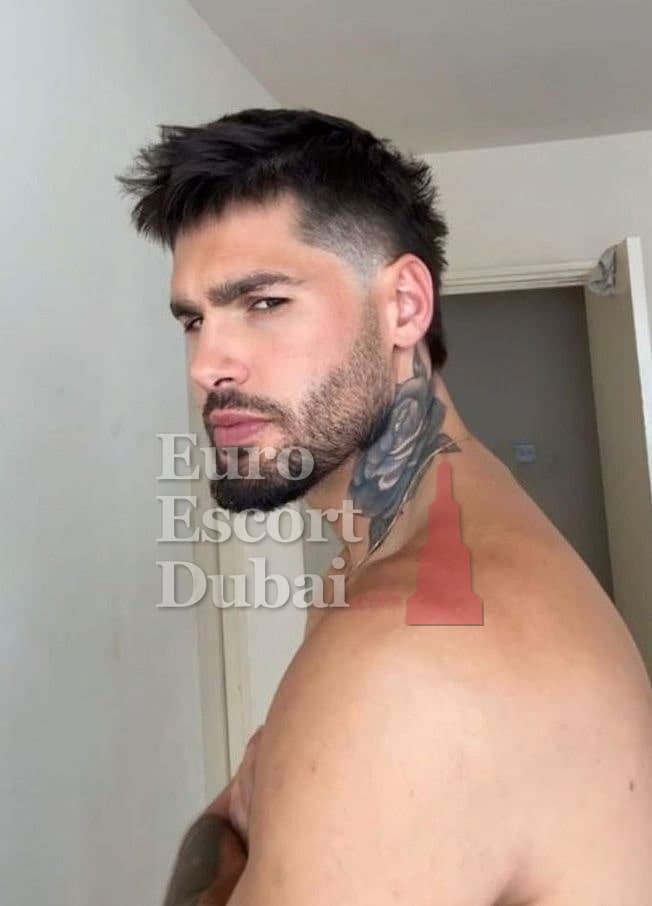 Ali, 30, escort in Dubai — 183 cm, black hair (photo 6 of 9)