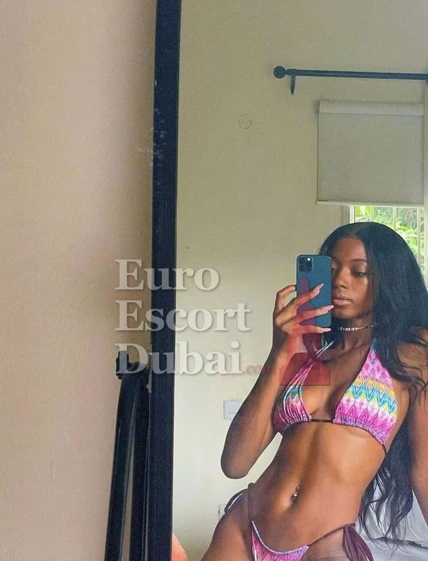 Nyambura, 27, escort in Ajman — black hair, 175 cm (photo 1 of 5)