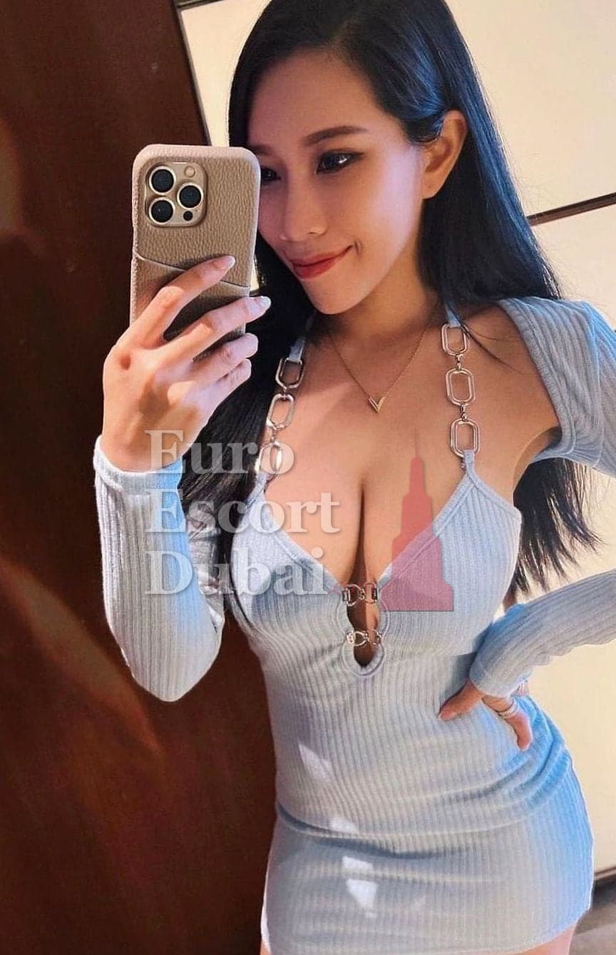 Naree, 25, escort in Dubai — 162 cm, black hair (photo 3 of 4)