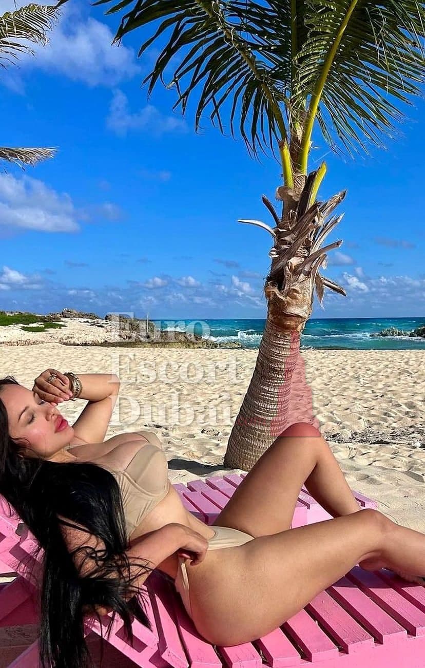 Rosalie, 26, escort in Dubai — brown hair, 166 cm (photo 7 of 7)