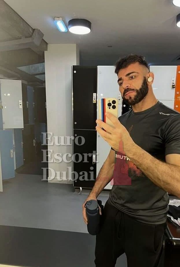 Thiago, 36, escort in Sharjah — 180 cm, black hair (photo 12 of 13)