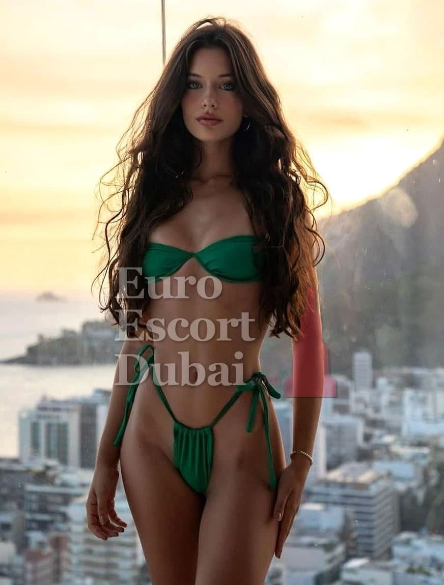 Manon, 35, escort in Ras Al Khaimah — brown hair, 170 cm (photo 3 of 6)
