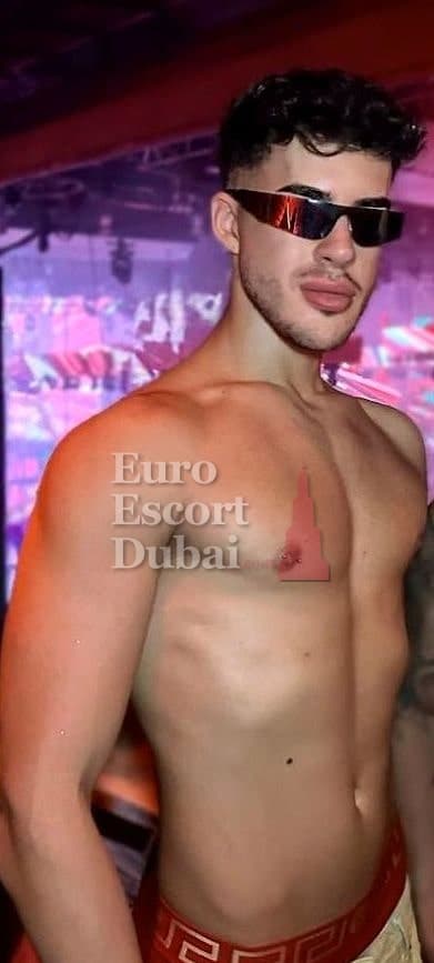 Blake, 24, escort in Dubai — 185 cm, blonde hair (photo 4 of 13)