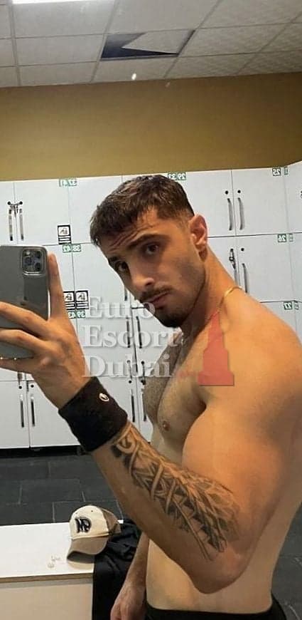 Hunter, 25, escort in Dubai — black hair, 178 cm (photo 5 of 6)