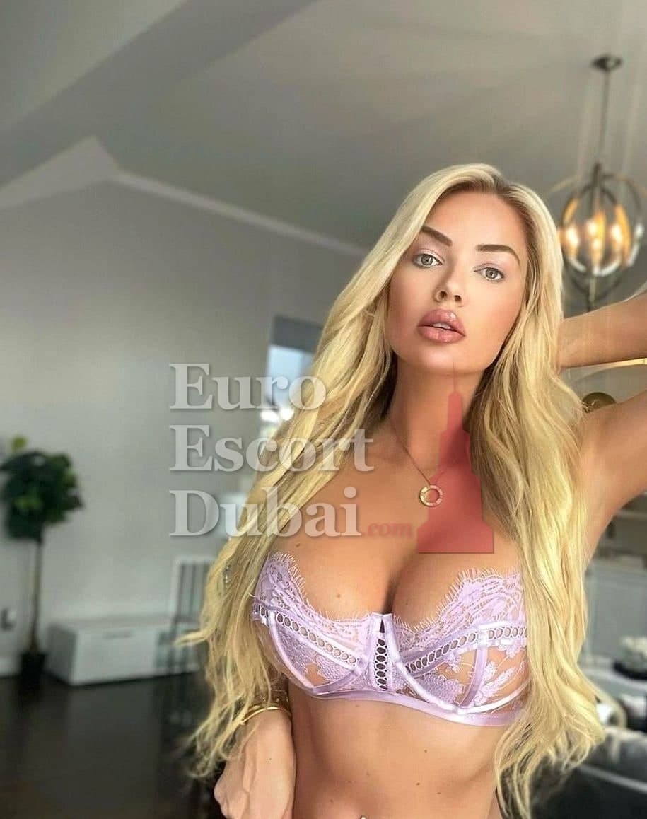 Cindy, 26, escort in Sharjah — American, 167 cm (photo 2 of 8)